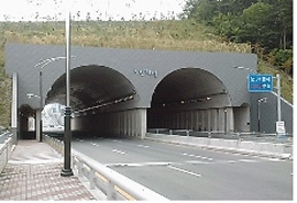 자문 후 : 마감공사로 입구가 한층 보기가 좋아진 방장산 터널