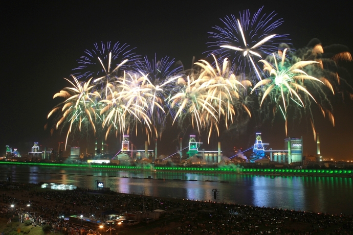 포항국제불빛축제 불꽃경연대회에 80만 인파